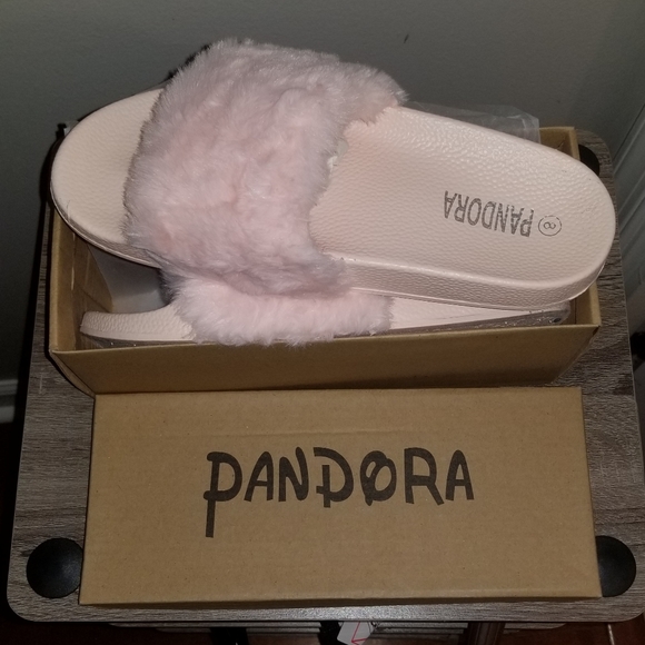 Pink Faux Fur Slide Slippers Size 8 - Picture 2 of 4